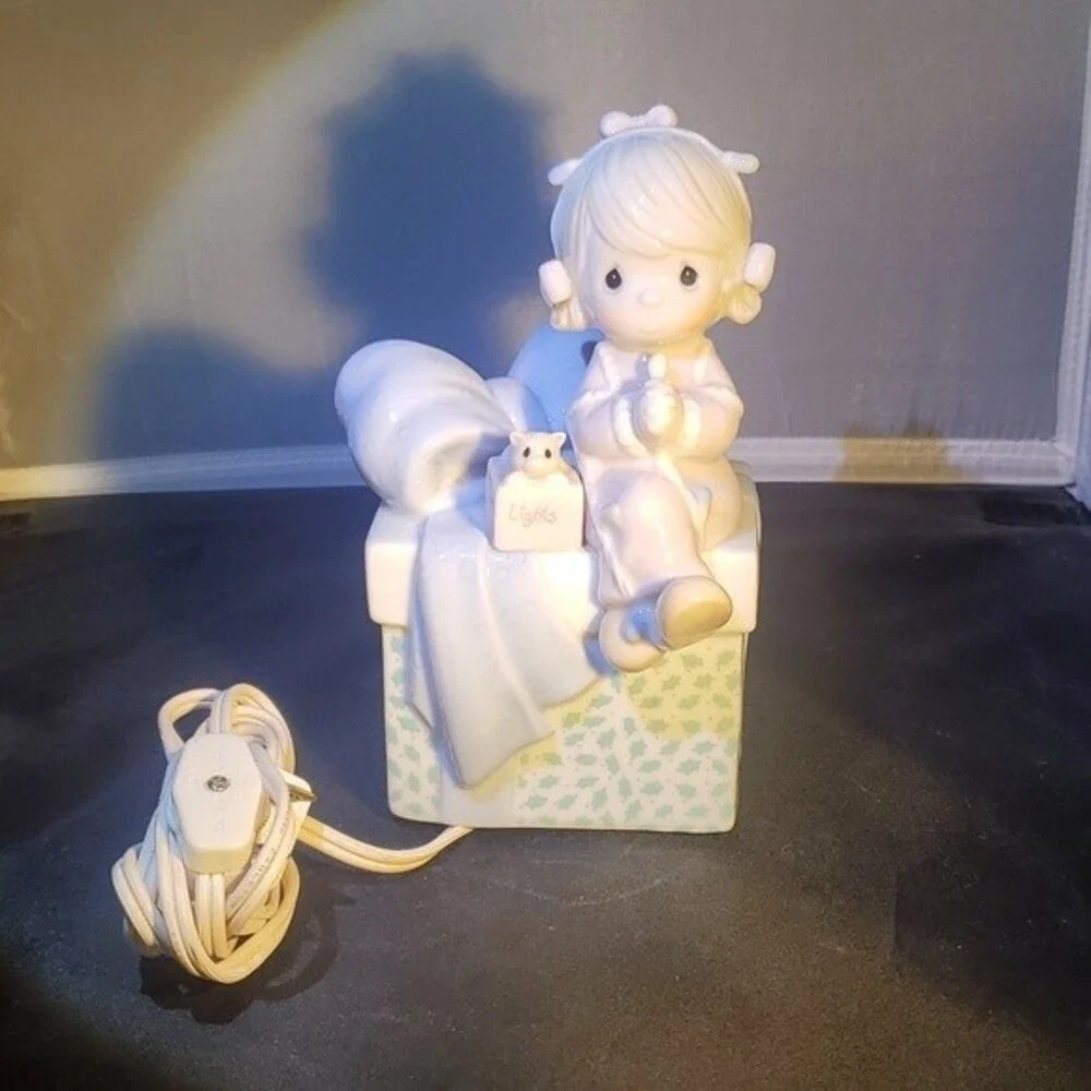 Vintage 1991 Precious Moments Enesco Christmas Night Light Girl Gift Box